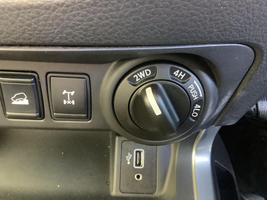 Photo '23' of Nissan Navara SL