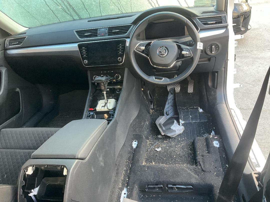 Photo '13' of Skoda Superb WGN Ambition 162KW