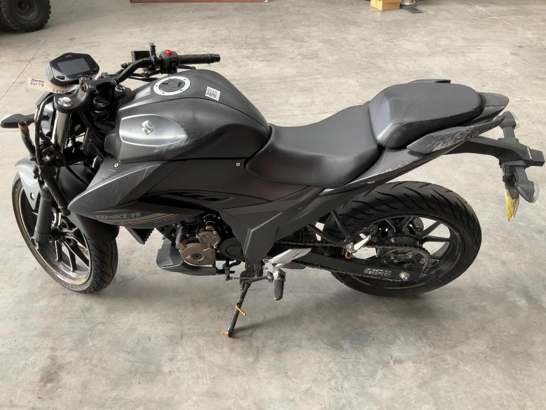 Photo '5' of Suzuki GSX250 RLM5