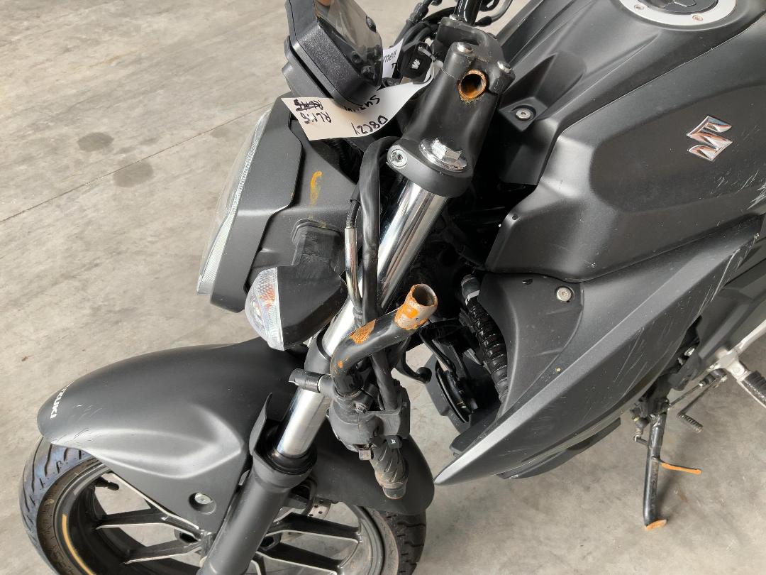 Photo '13' of Suzuki GSX250 RLM5