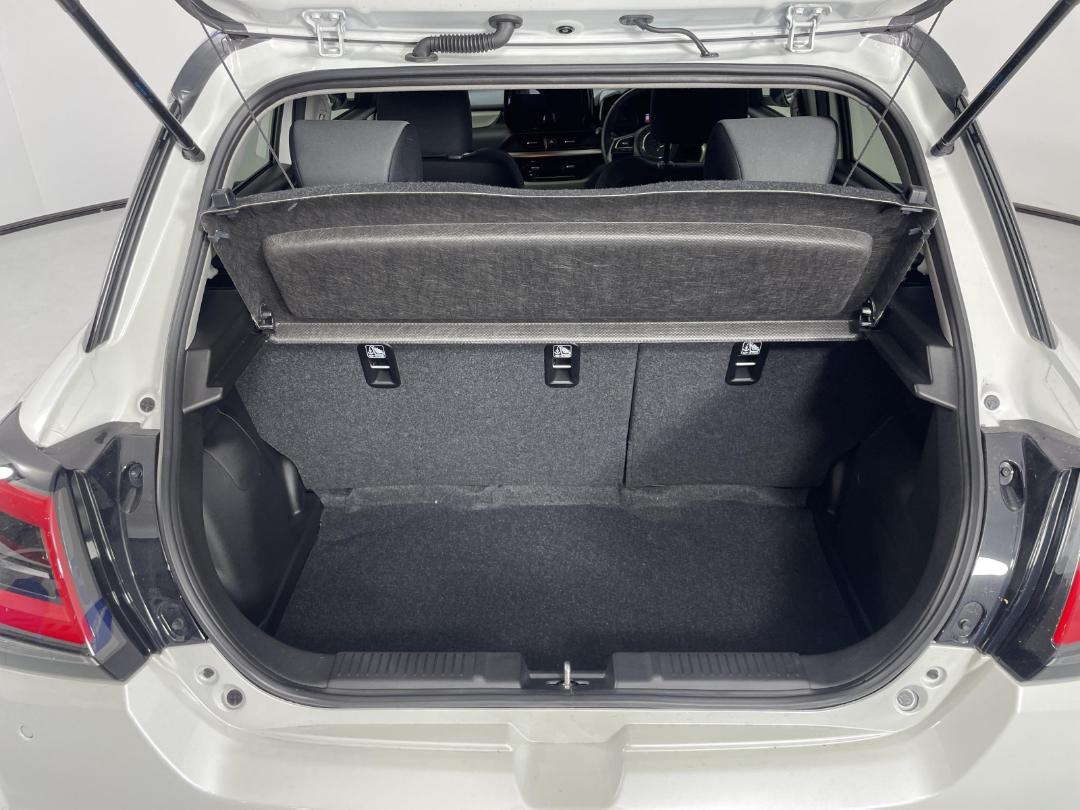 Photo '14' of Suzuki Swift