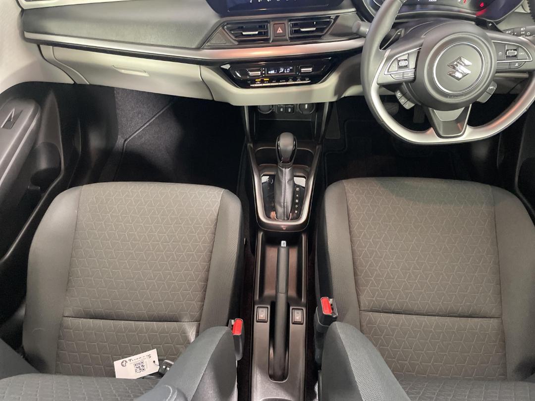 Photo '18' of Suzuki Swift