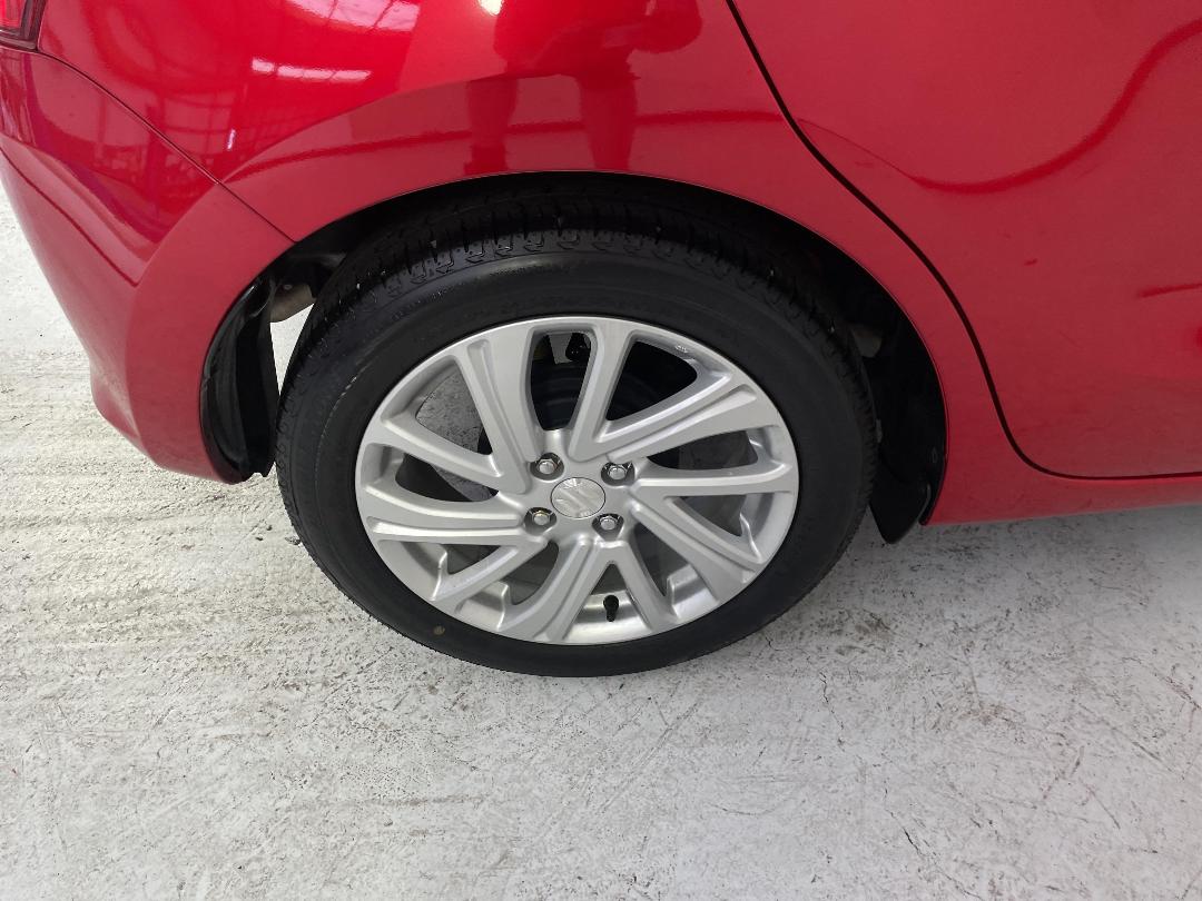 Photo '12' of Suzuki Swift