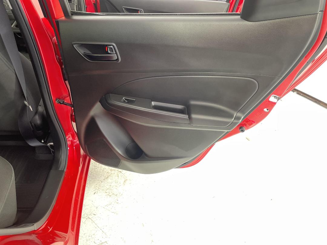 Photo '19' of Suzuki Swift