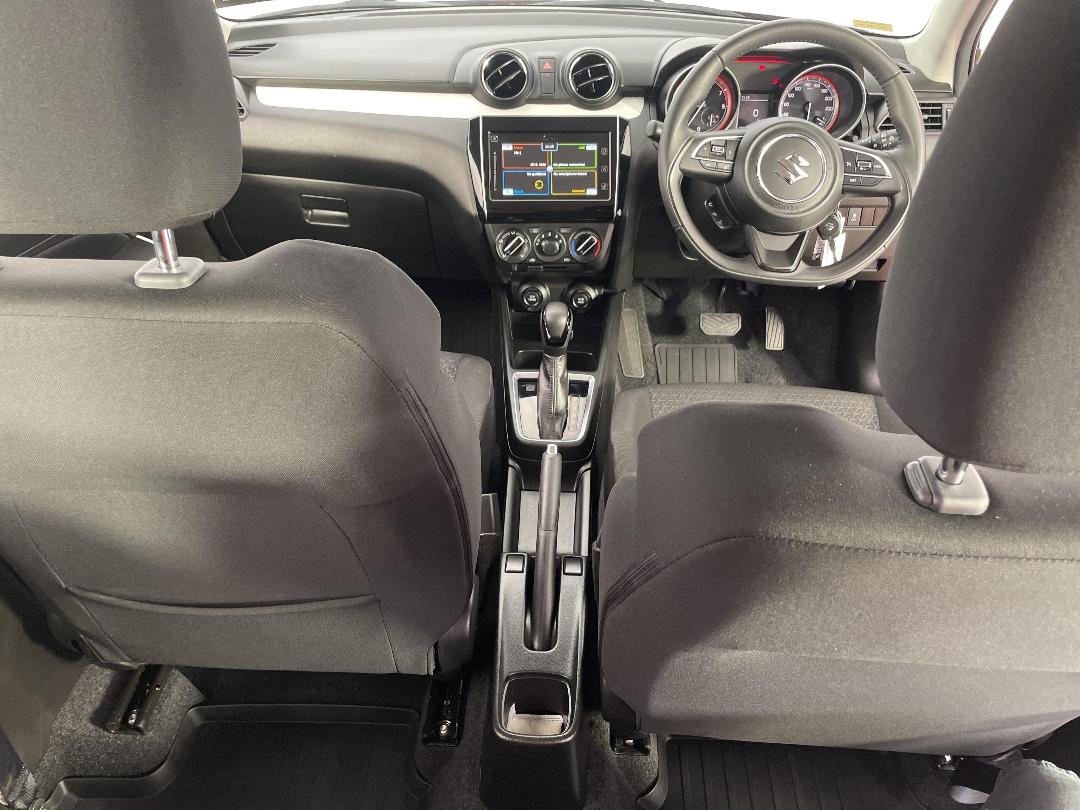 Photo '18' of Suzuki Swift