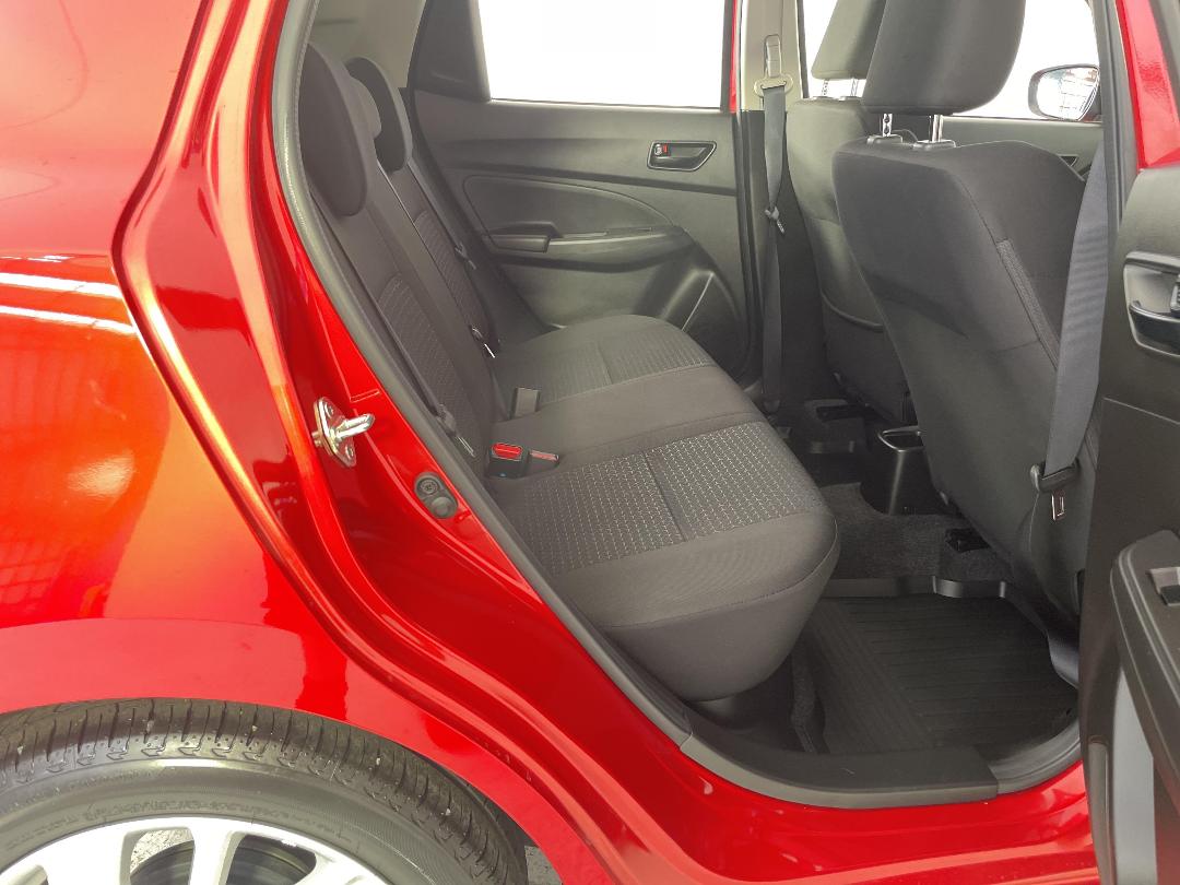 Photo '20' of Suzuki Swift