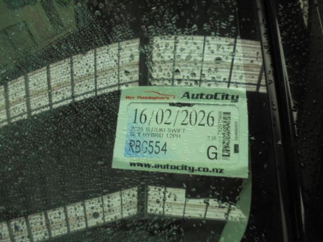 Photo '15' of Suzuki Swift GLX Hybrid