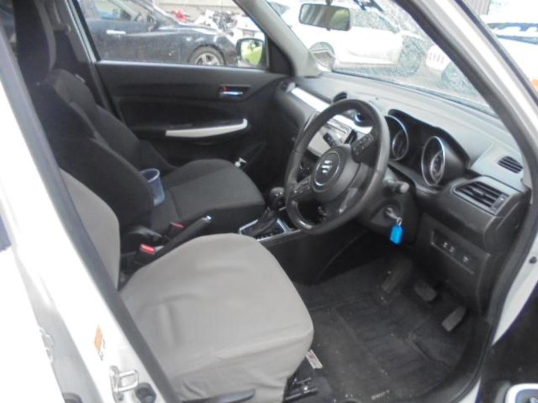 Photo '9' of Suzuki Swift GLX Hybrid