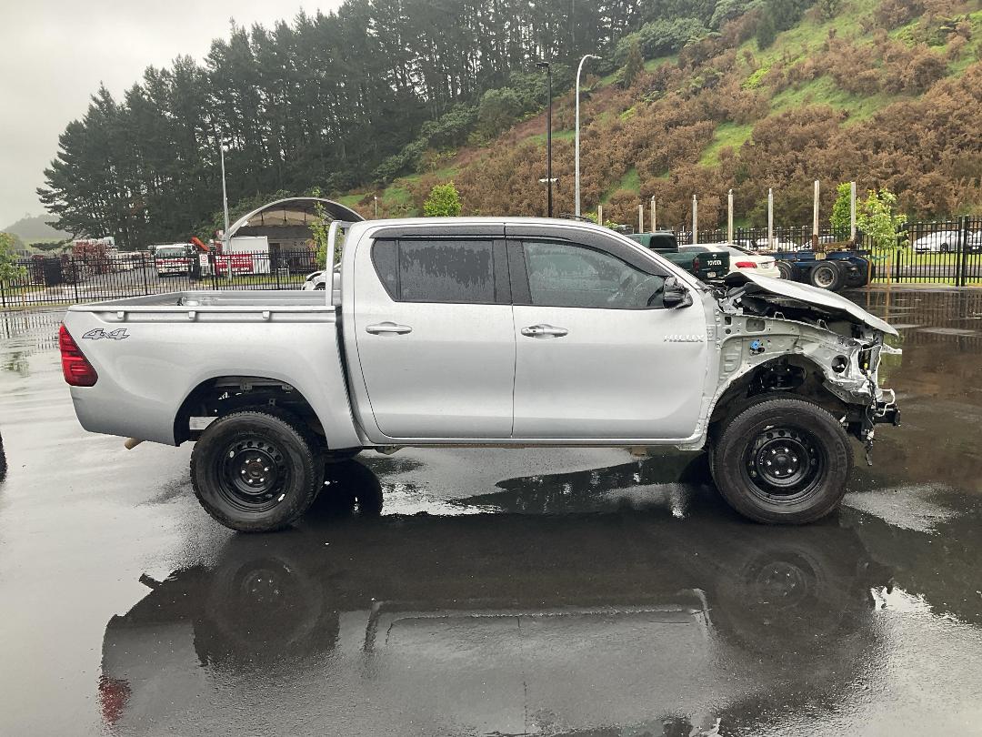 Photo '2' of Toyota Hilux SR TD DC Photo '2' of Toyota Hilux SR TD DC