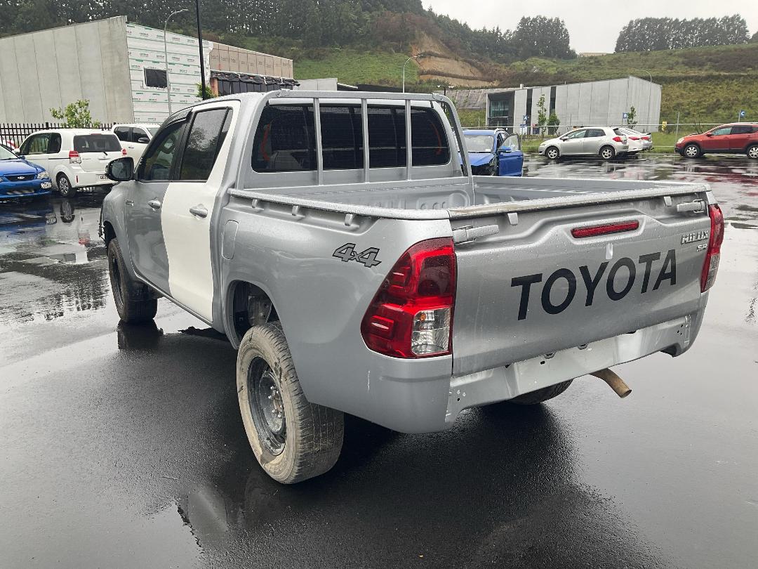 Photo '4' of Toyota Hilux SR TD DC Photo '4' of Toyota Hilux SR TD DC