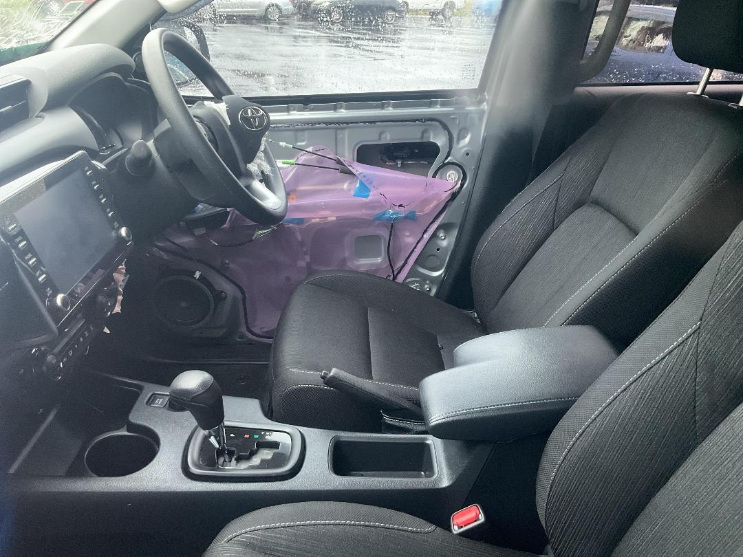 Photo '10' of Toyota Hilux SR TD DC Photo '10' of Toyota Hilux SR TD DC