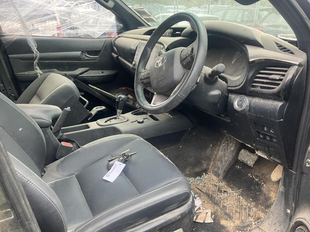 Photo '12' of Toyota Hilux SR5 CRUISER TD DC 2.