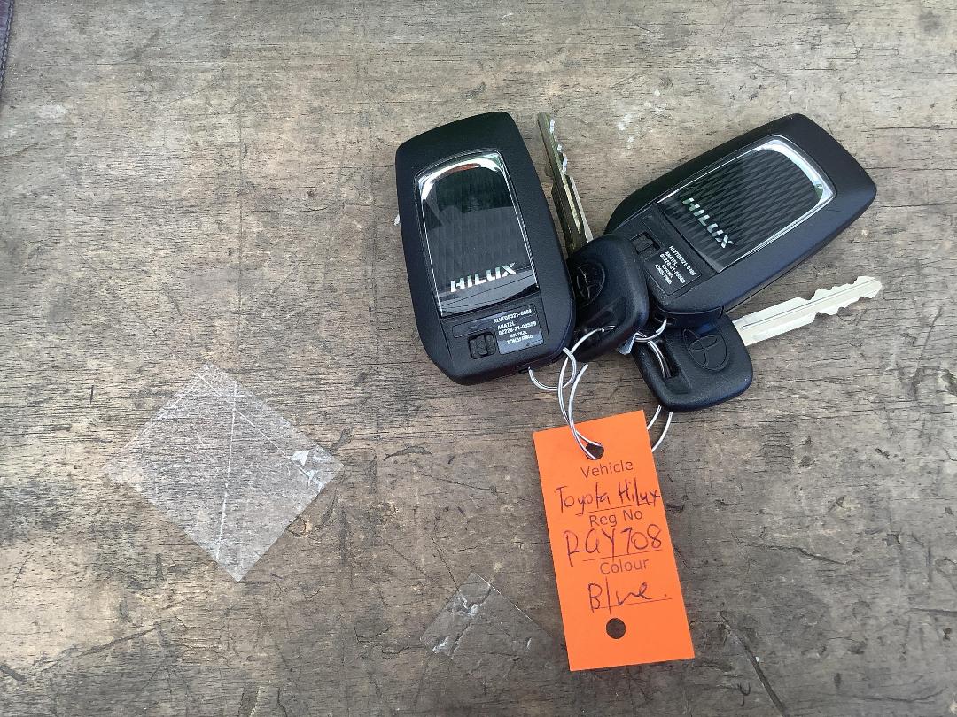 Photo '20' of Toyota Hilux SR TD DC/CC