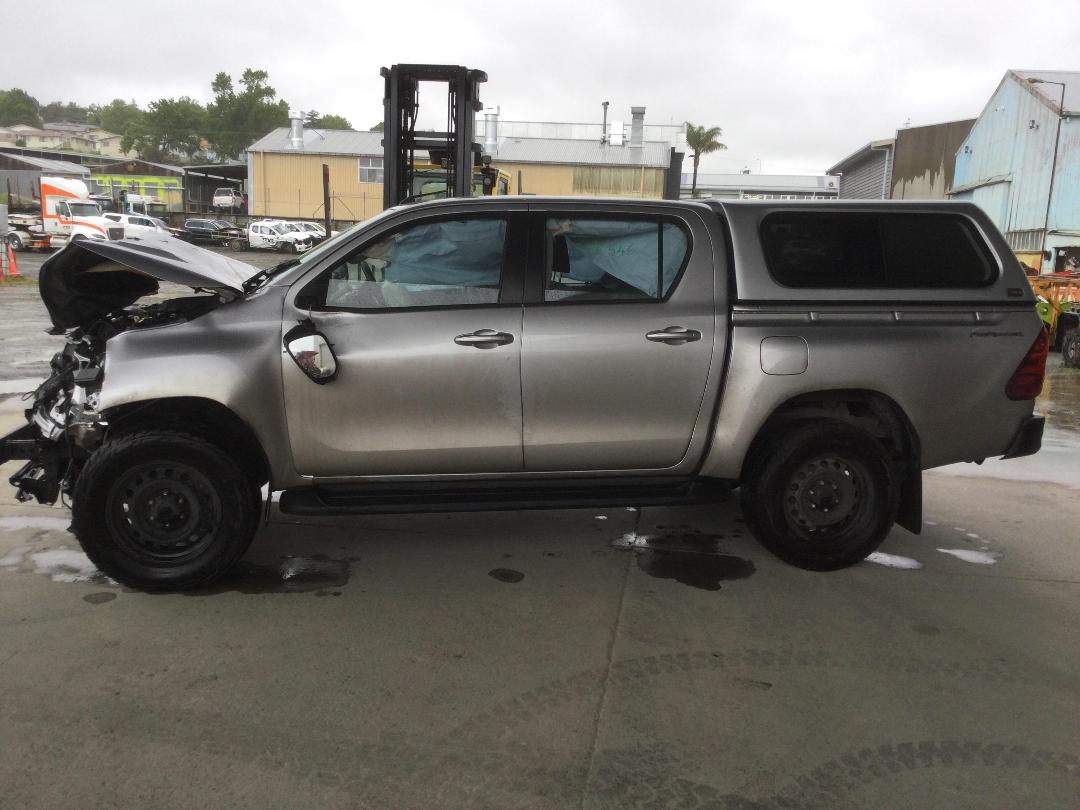 Photo '4' of Toyota Hilux SR TD DC Photo '4' of Toyota Hilux SR TD DC