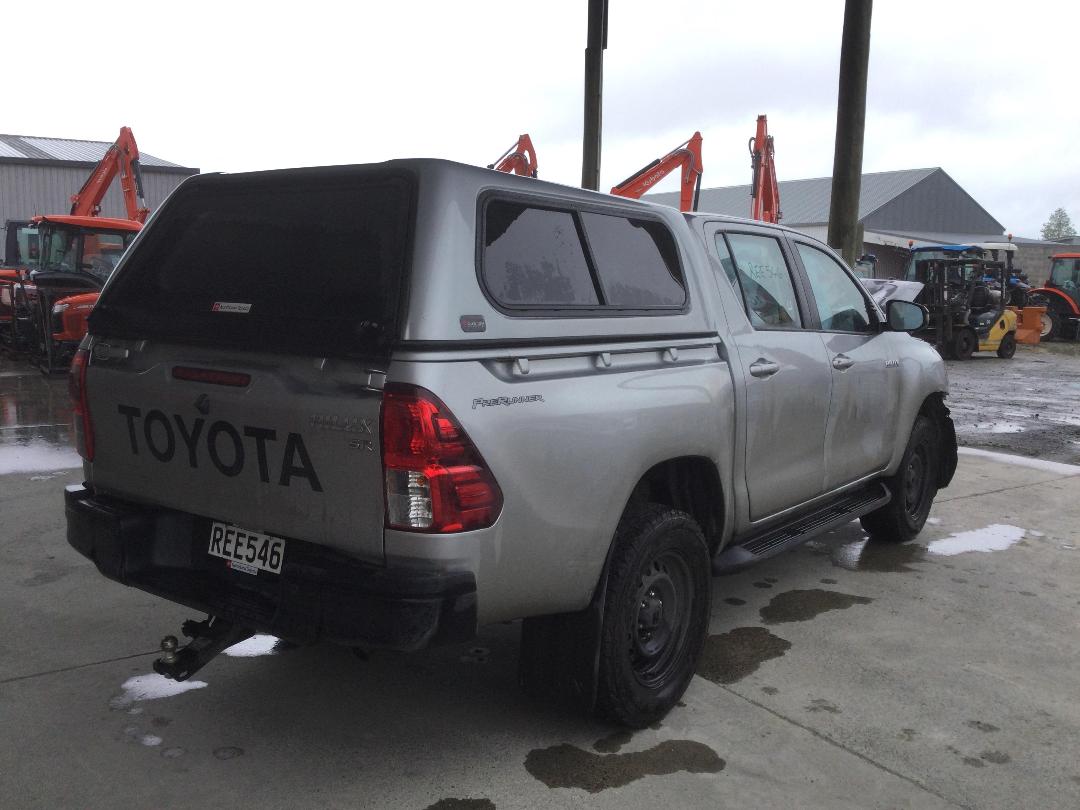 Photo '7' of Toyota Hilux SR TD DC Photo '7' of Toyota Hilux SR TD DC