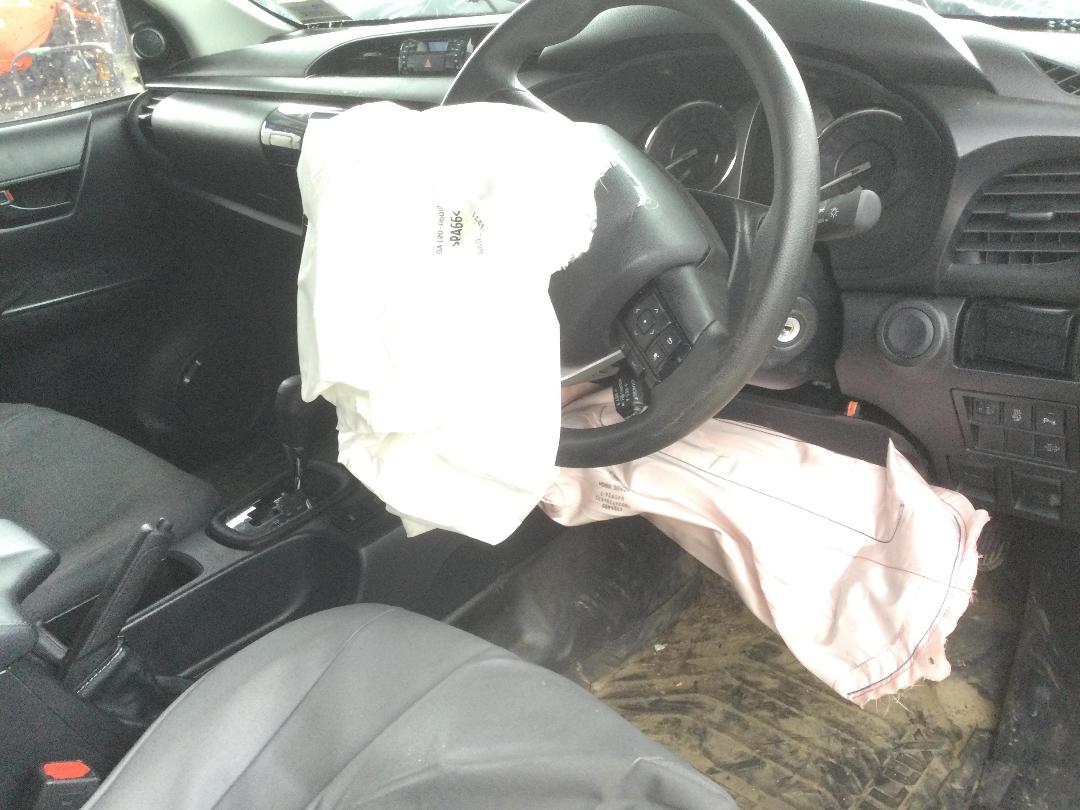 Photo '14' of Toyota Hilux SR TD DC Photo '14' of Toyota Hilux SR TD DC