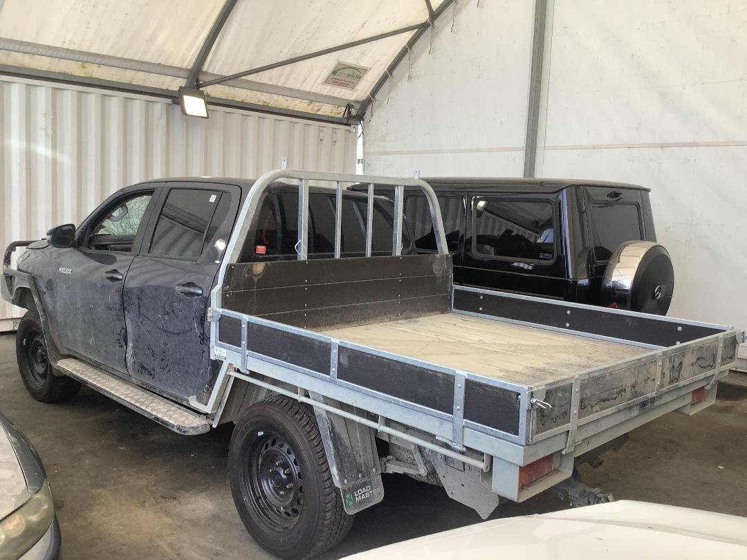 Photo '8' of Toyota Hilux SR TD DC/CC Photo '8' of Toyota Hilux SR TD DC/CC