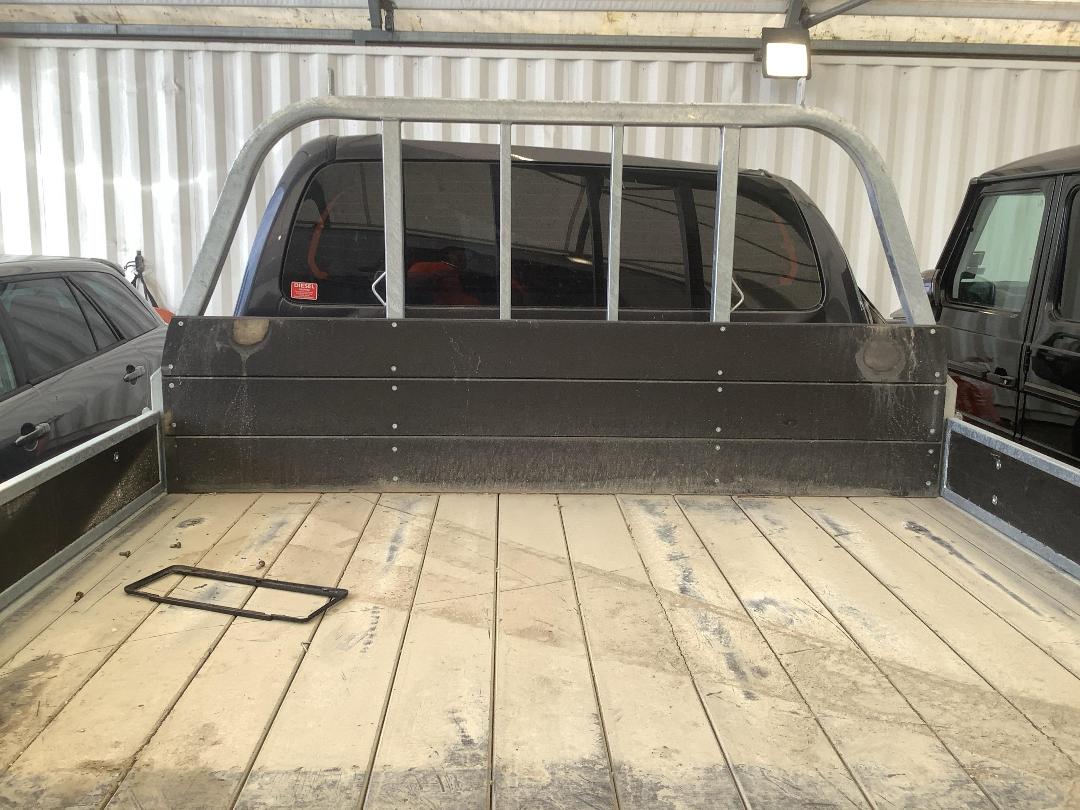 Photo '10' of Toyota Hilux SR TD DC/CC Photo '10' of Toyota Hilux SR TD DC/CC