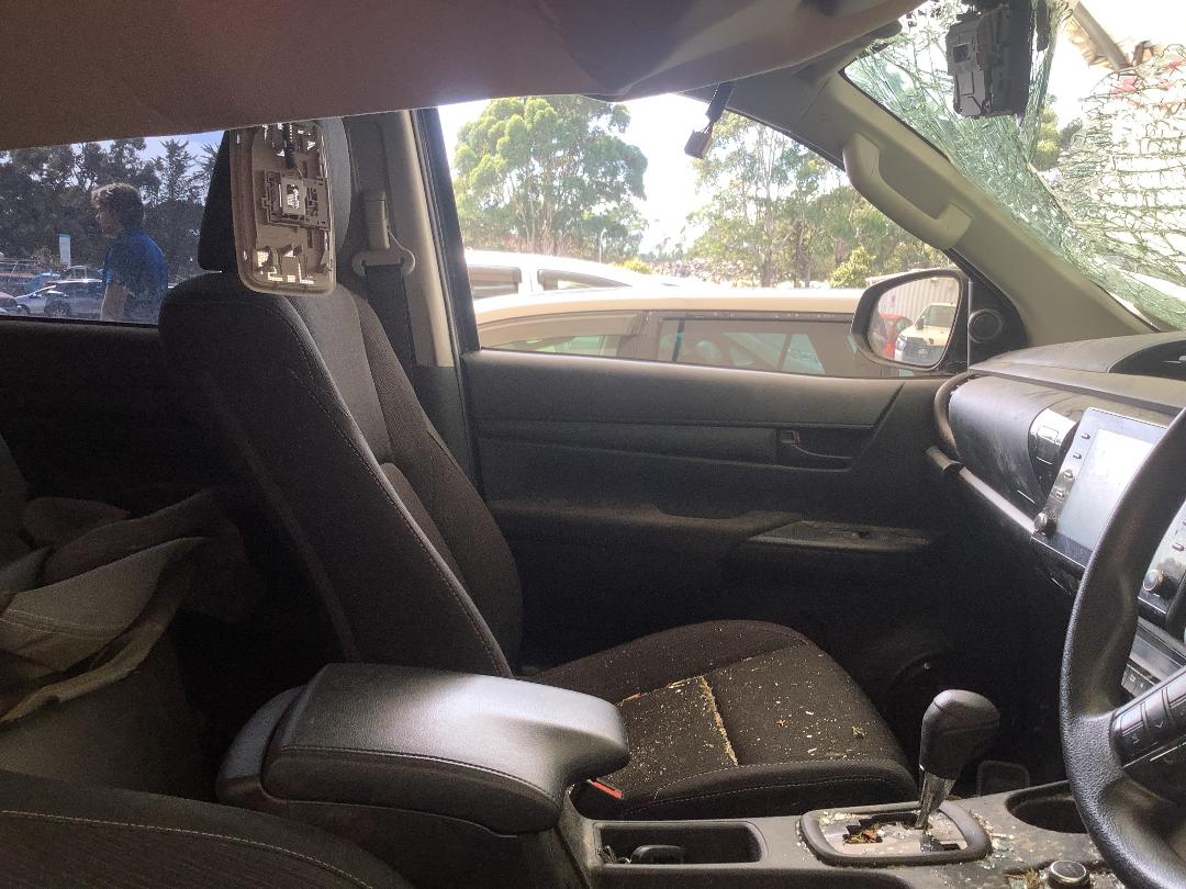 Photo '14' of Toyota Hilux SR TD DC/CC Photo '14' of Toyota Hilux SR TD DC/CC