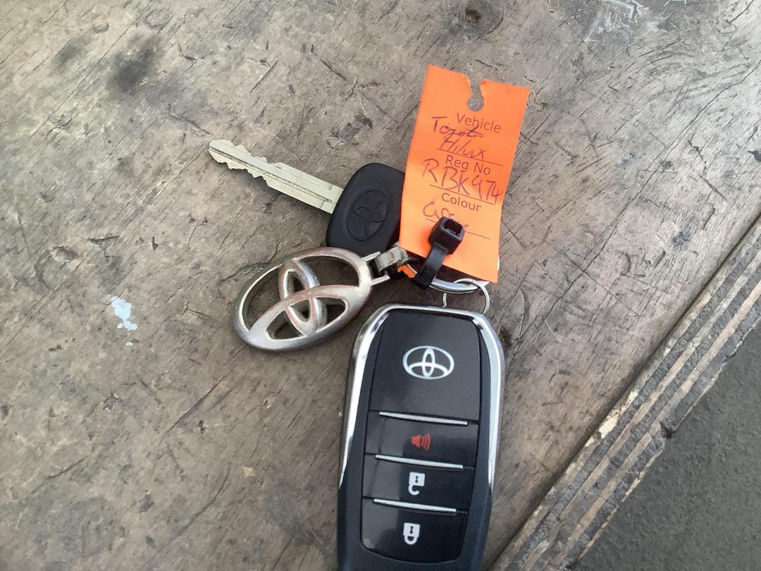 Photo '21' of Toyota Hilux SR TD DC/CC Photo '21' of Toyota Hilux SR TD DC/CC