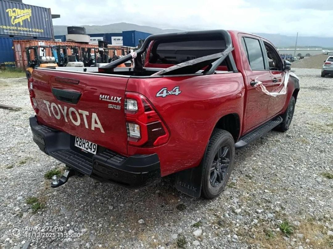 Photo '3' of Toyota Hilux SR5 TD DC Photo '3' of Toyota Hilux SR5 TD DC
