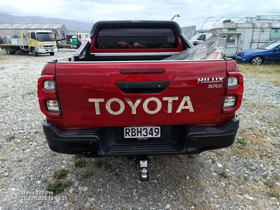 Photo '4' of Toyota Hilux SR5 TD DC Photo '4' of Toyota Hilux SR5 TD DC