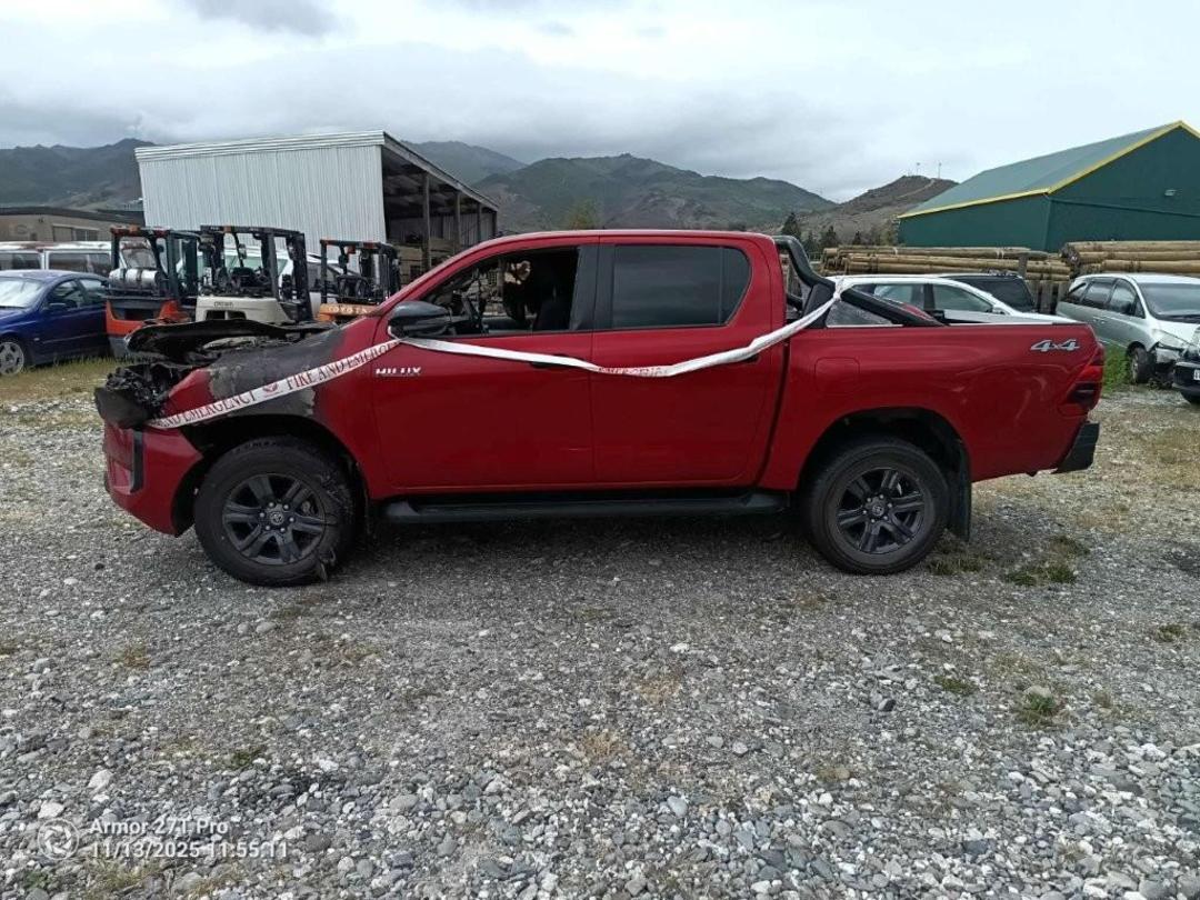 Photo '6' of Toyota Hilux SR5 TD DC Photo '6' of Toyota Hilux SR5 TD DC