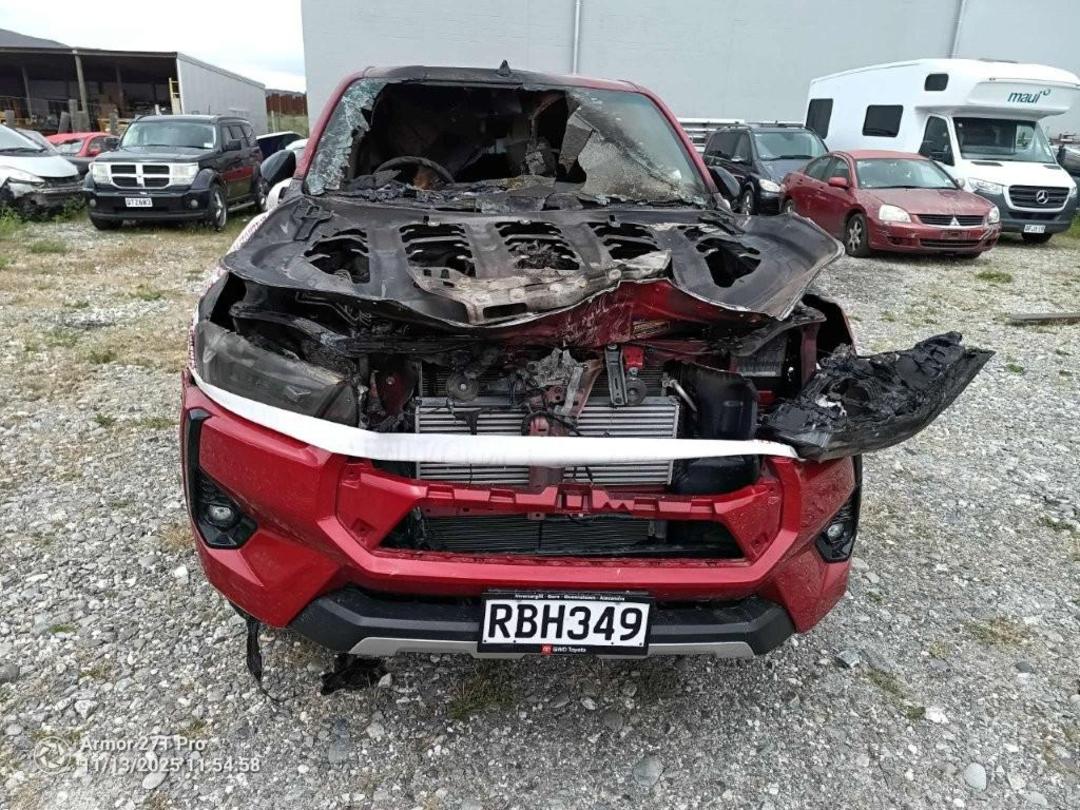 Photo '7' of Toyota Hilux SR5 TD DC Photo '7' of Toyota Hilux SR5 TD DC