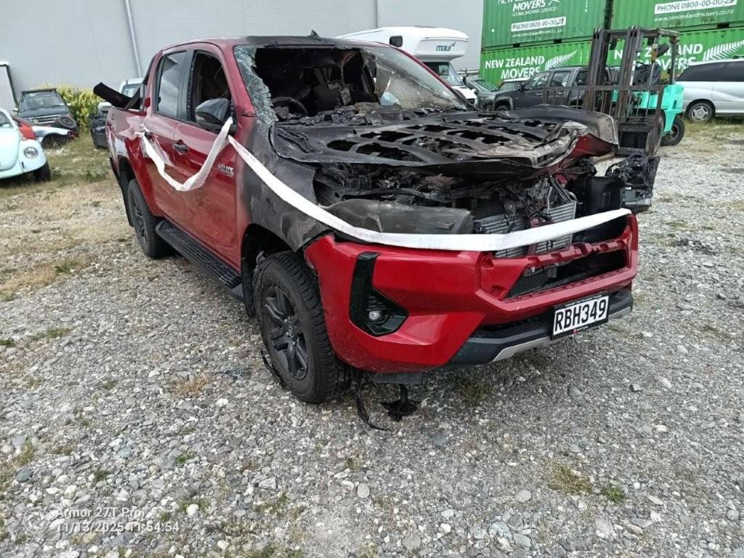 Photo '8' of Toyota Hilux SR5 TD DC Photo '8' of Toyota Hilux SR5 TD DC