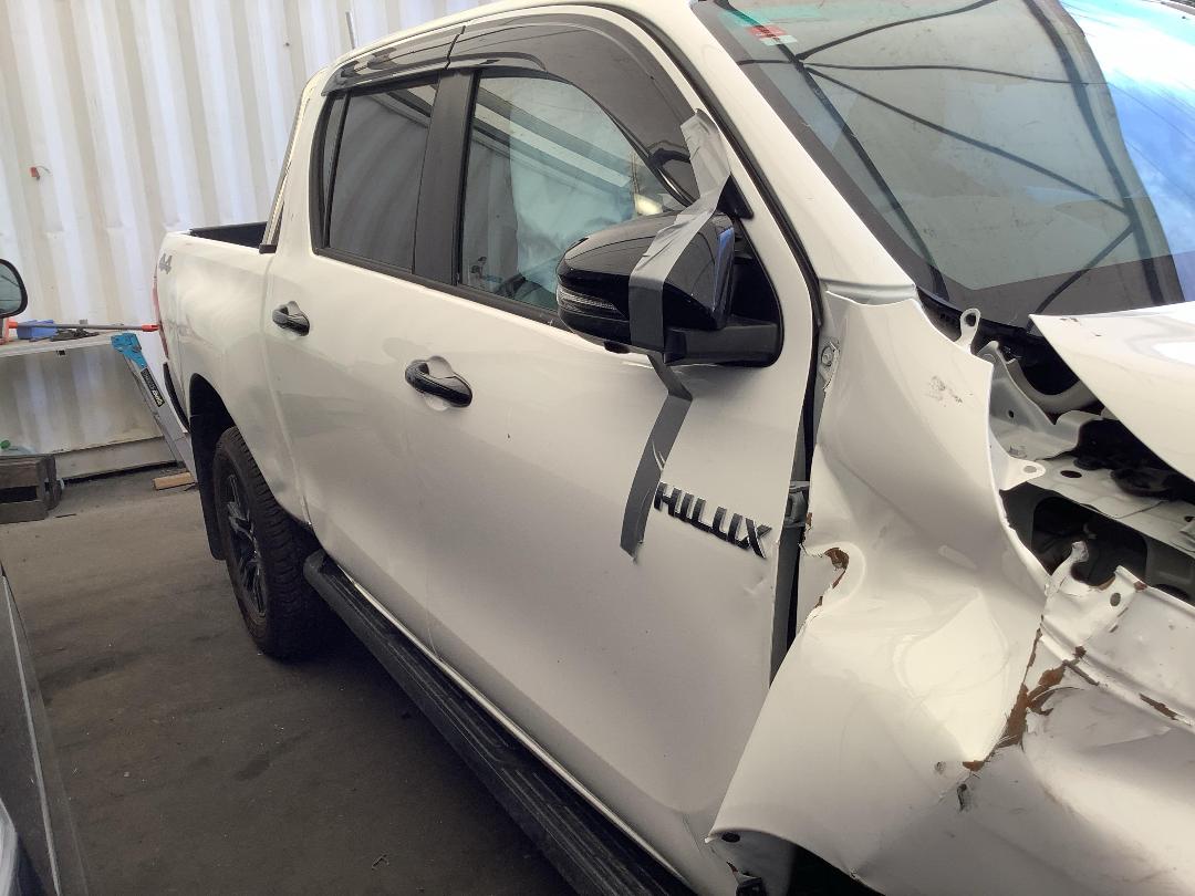 Photo '7' of Toyota Hilux SR5 TD DC