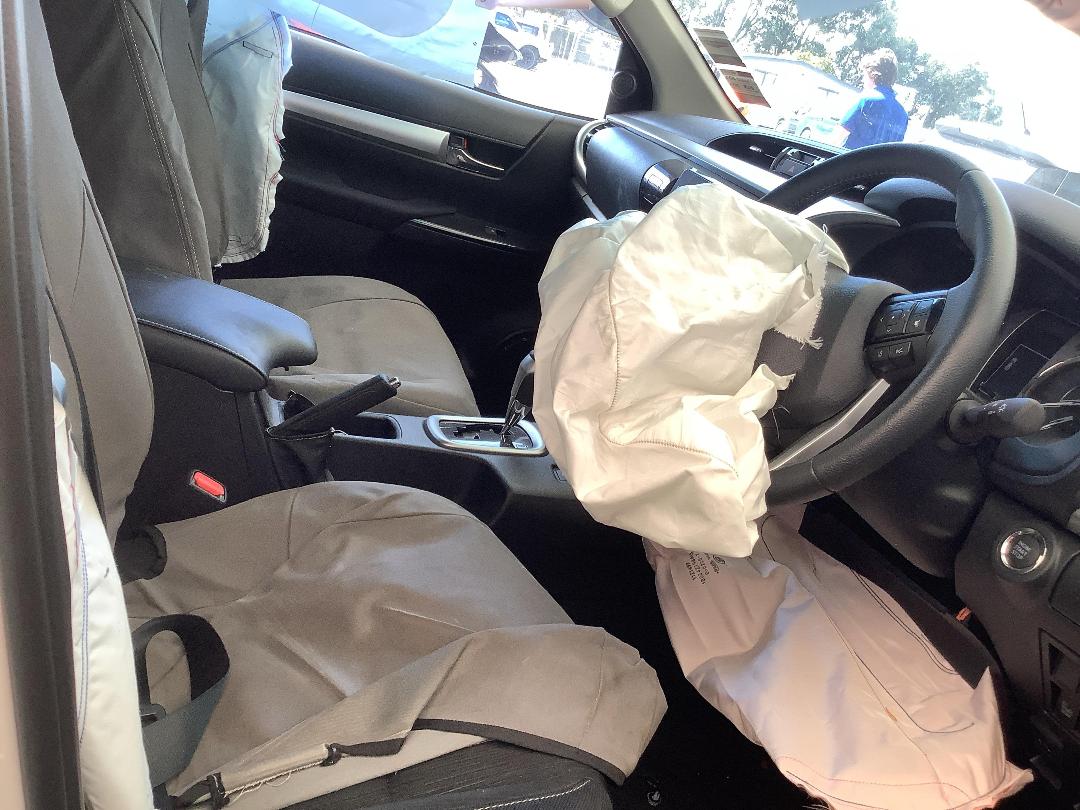 Photo '15' of Toyota Hilux SR5 TD DC