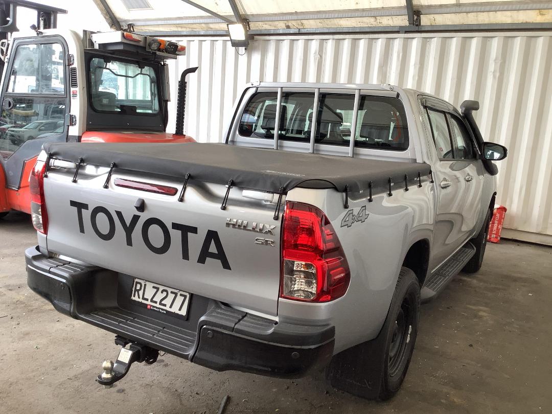Photo '8' of Toyota Hilux SR TD DC