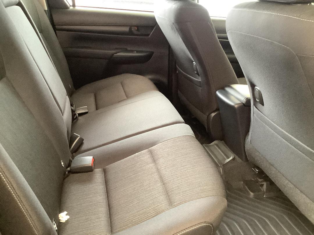 Photo '10' of Toyota Hilux SR TD DC