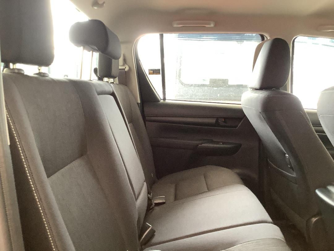 Photo '11' of Toyota Hilux SR TD DC