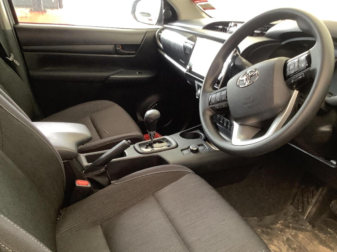 Photo '12' of Toyota Hilux SR TD DC