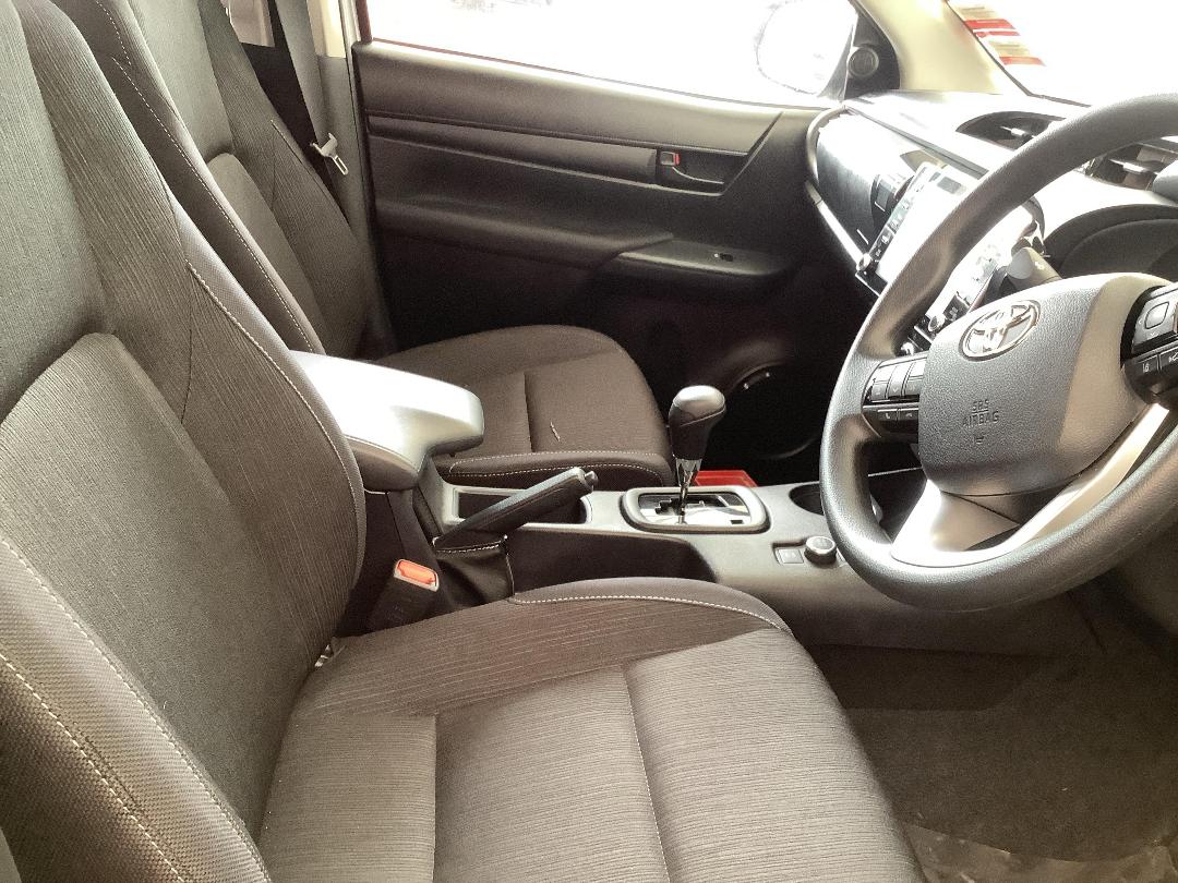 Photo '13' of Toyota Hilux SR TD DC