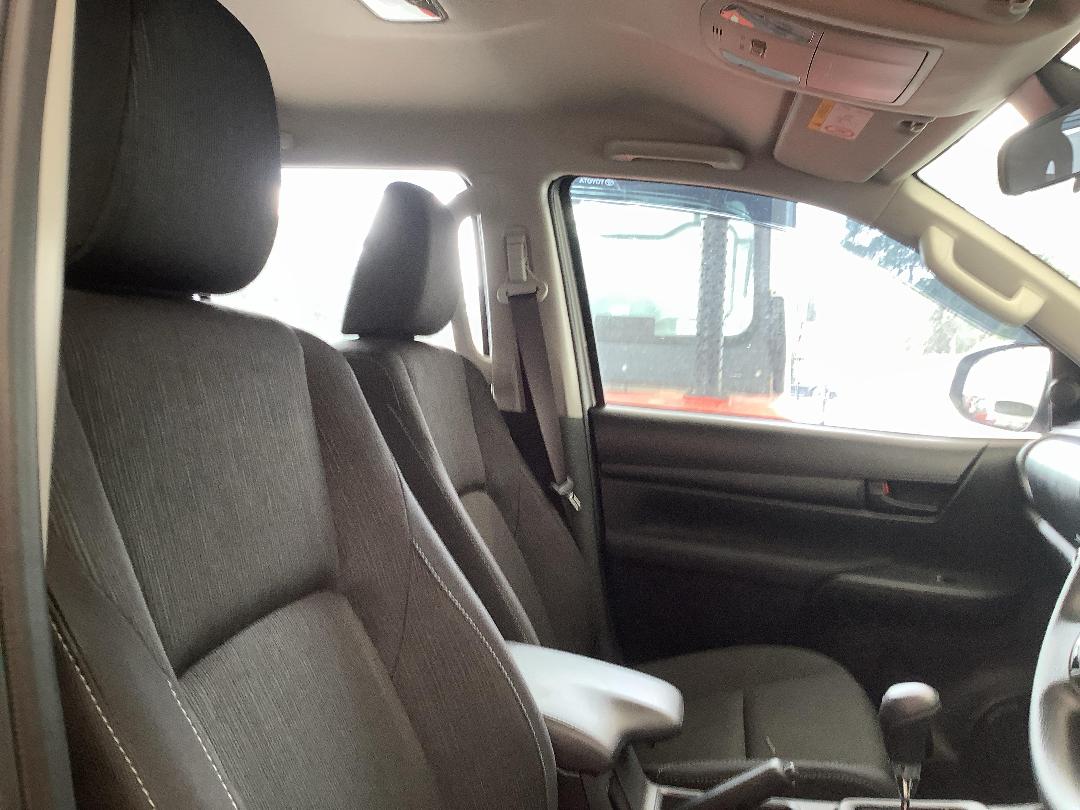 Photo '14' of Toyota Hilux SR TD DC