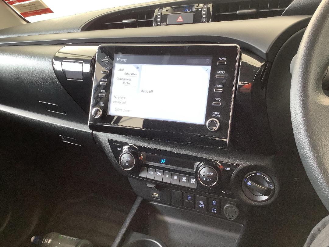 Photo '21' of Toyota Hilux SR TD DC