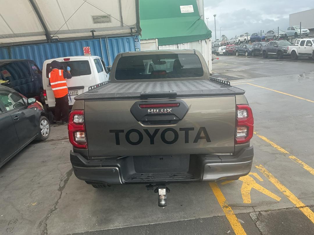 Photo '11' of Toyota Hilux SR5 Cruiser TD DC Photo '11' of Toyota Hilux SR5 Cruiser TD DC