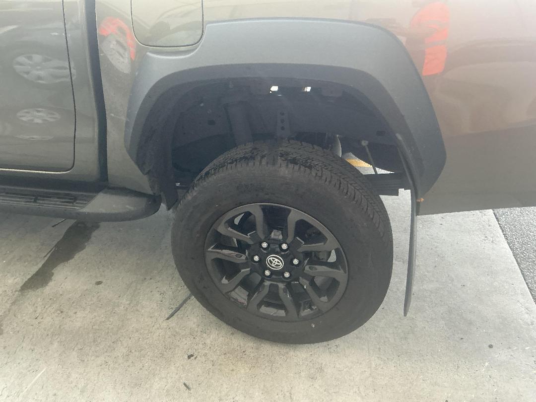 Photo '10' of Toyota Hilux SR5 Cruiser TD DC Photo '10' of Toyota Hilux SR5 Cruiser TD DC