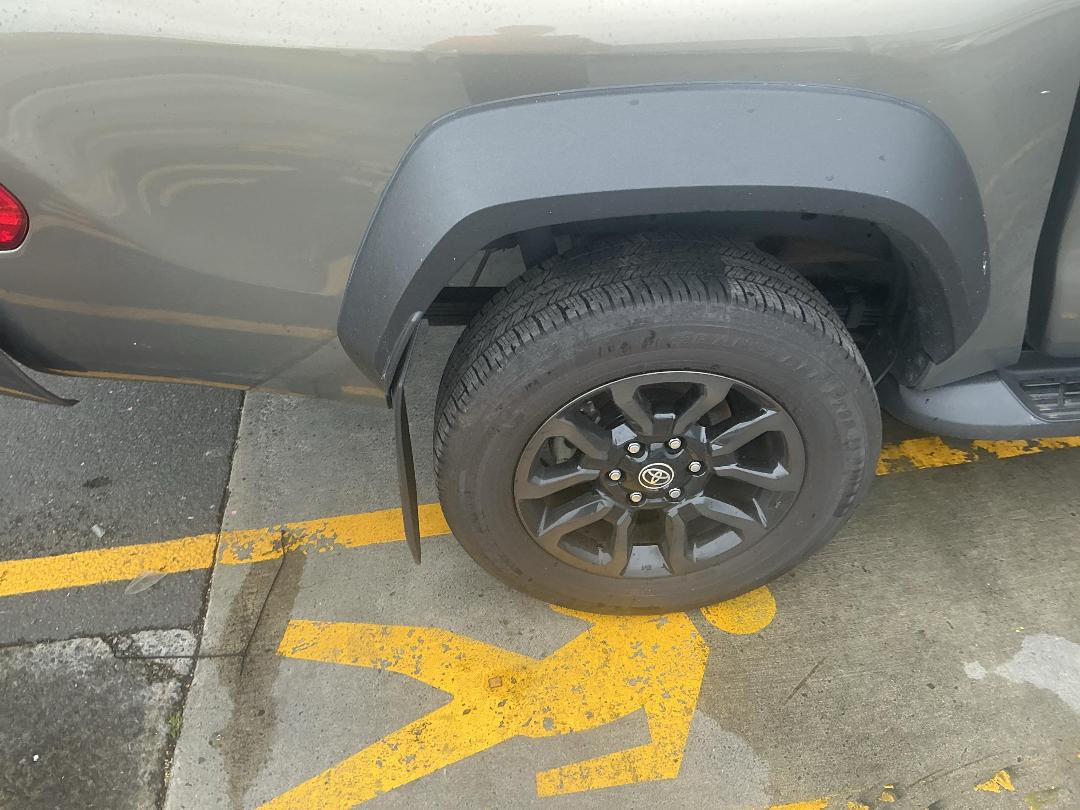 Photo '13' of Toyota Hilux SR5 Cruiser TD DC Photo '13' of Toyota Hilux SR5 Cruiser TD DC