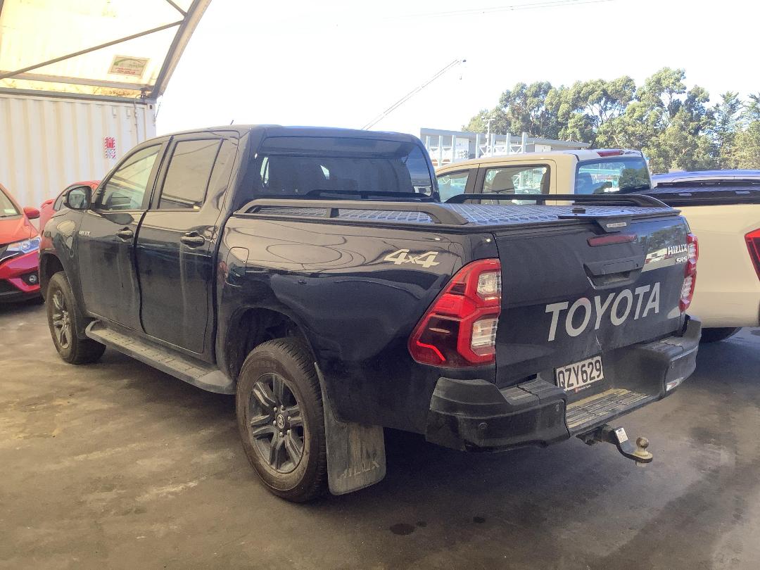 Photo '8' of Toyota Hilux SR5 TD DC