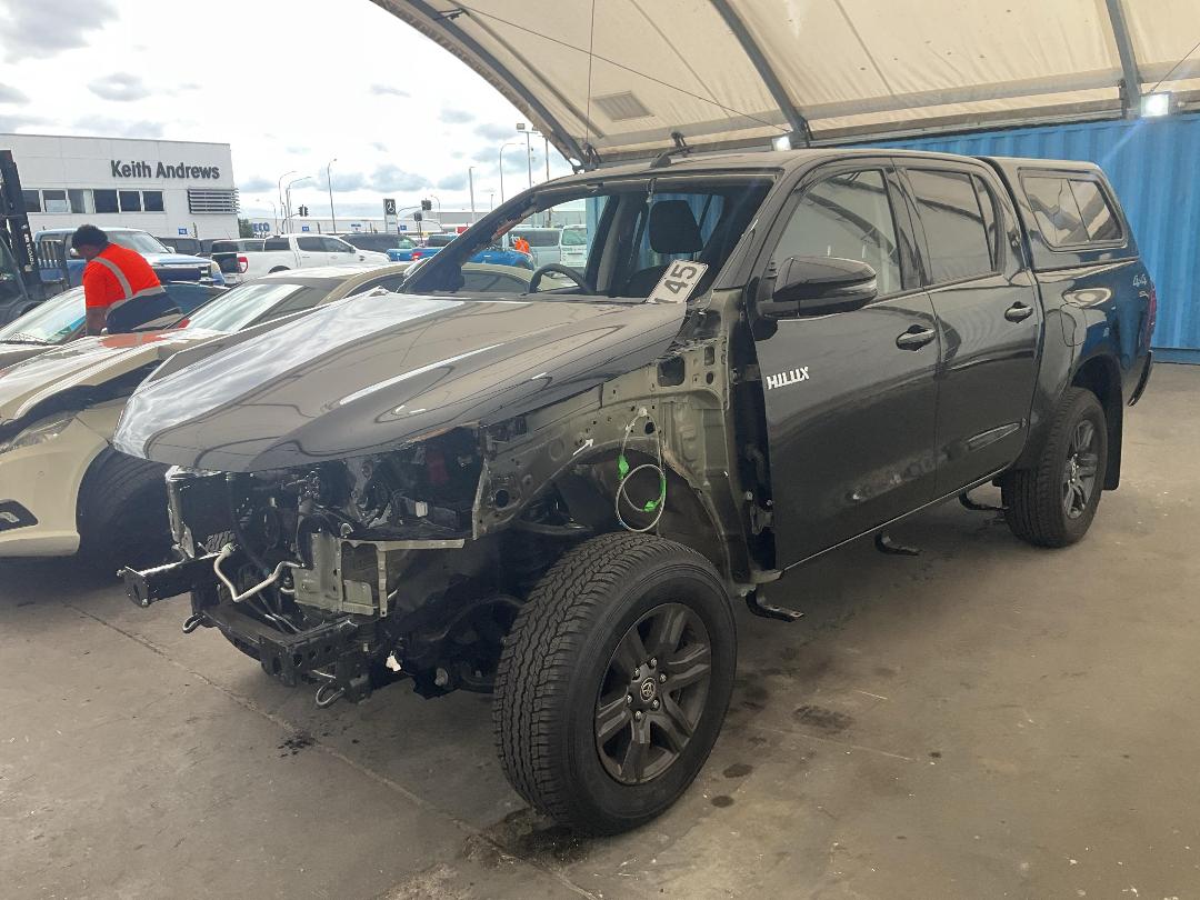 Photo '3' of Toyota Hilux SR5 TD DC