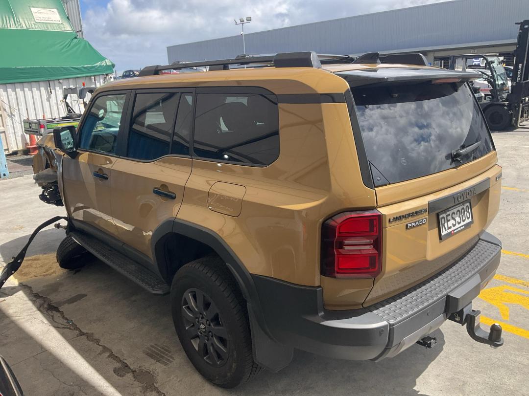 Photo '4' of Toyota Landcruiser Prado Adventure Photo '4' of Toyota Landcruiser Prado Adventure