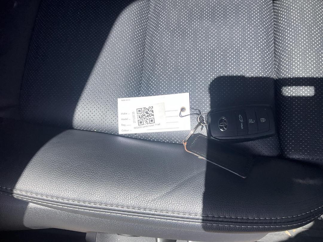 Photo '27' of Toyota Landcruiser Prado Adventure Photo '27' of Toyota Landcruiser Prado Adventure