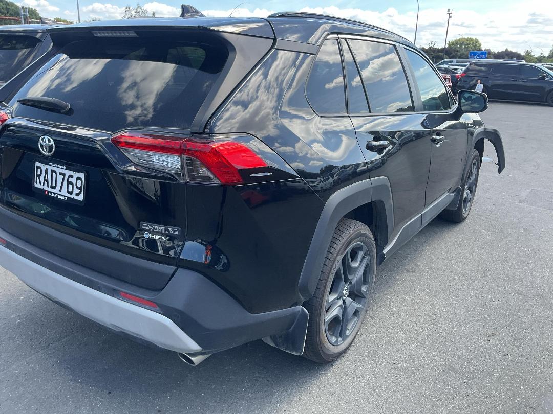 Photo '4' of Toyota Rav4 Adventure