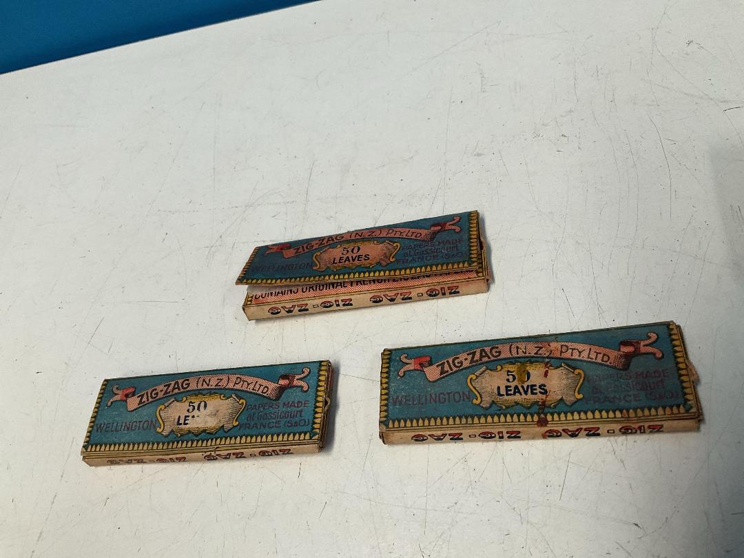 Photo '8' of Antique-Like Matches and Zig-Zag Papers