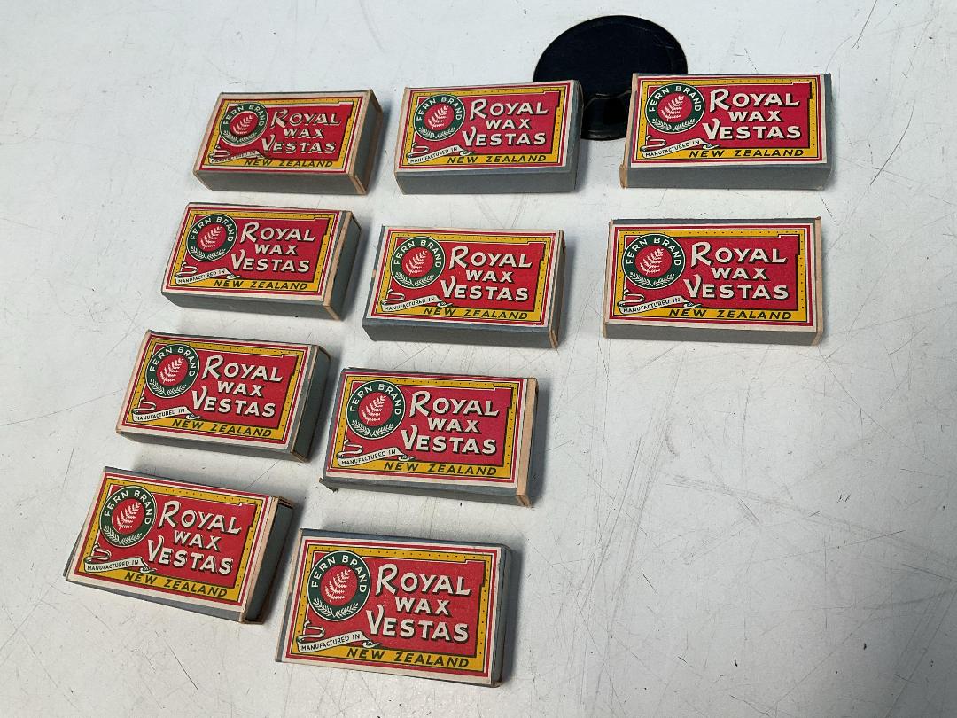 Photo '11' of Antique-Like Matches and Zig-Zag Papers