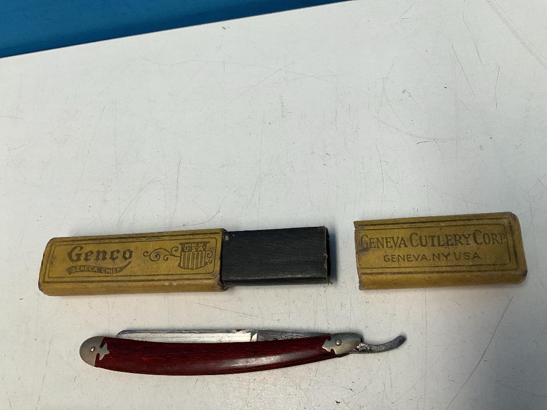 Photo '5' of Valet Auto Strop & Other Antique Razors