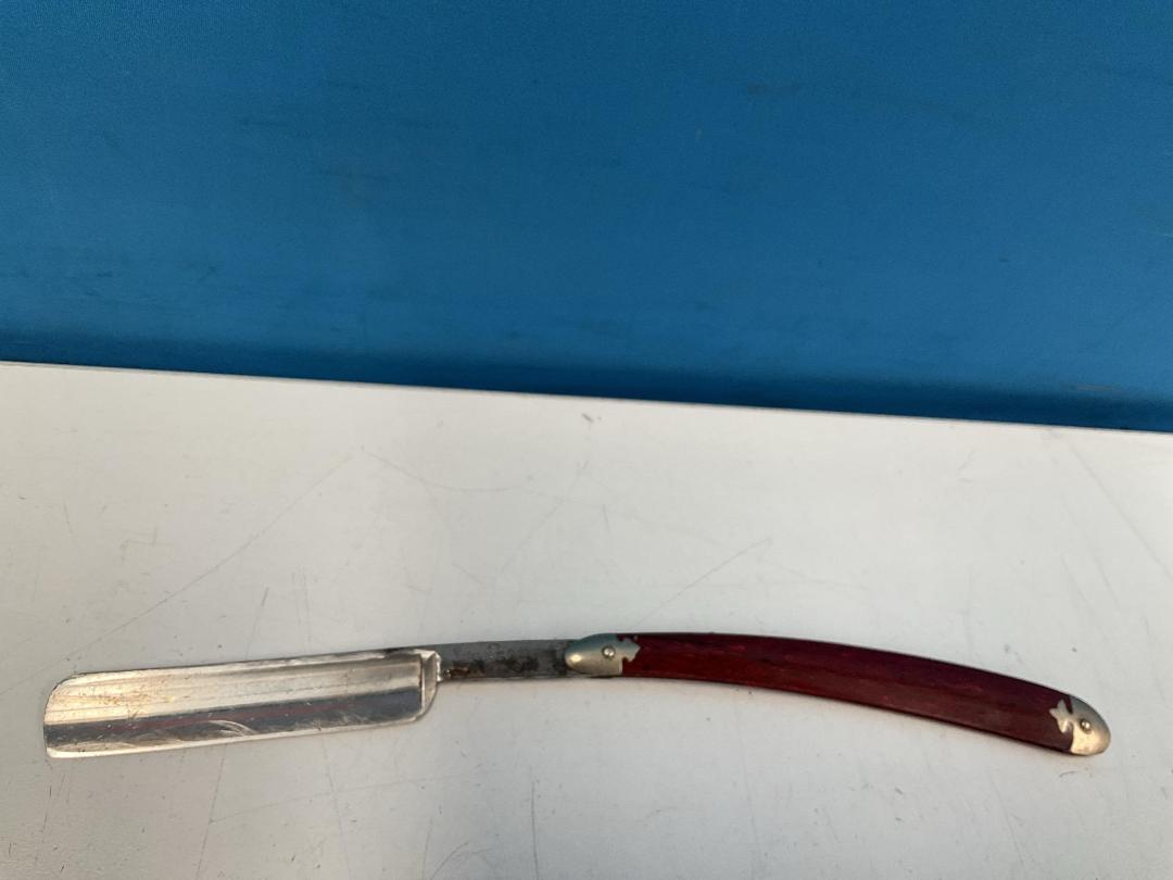 Photo '6' of Valet Auto Strop & Other Antique Razors